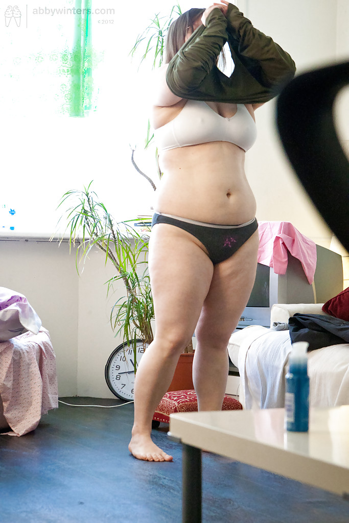 Fatty Kayla T pulls on underwear after modelling in the nude porno fotoğrafı #424676779