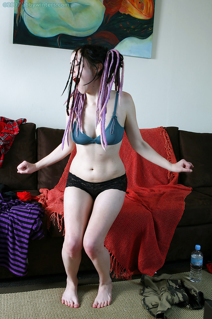 Cute dreadlock attired amateur Jade L posing in bra and underwear foto porno #423697902