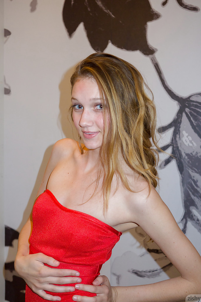 Skinny playful blonde teen Reese Berkman bending over in a store ポルノ写真 #423815060