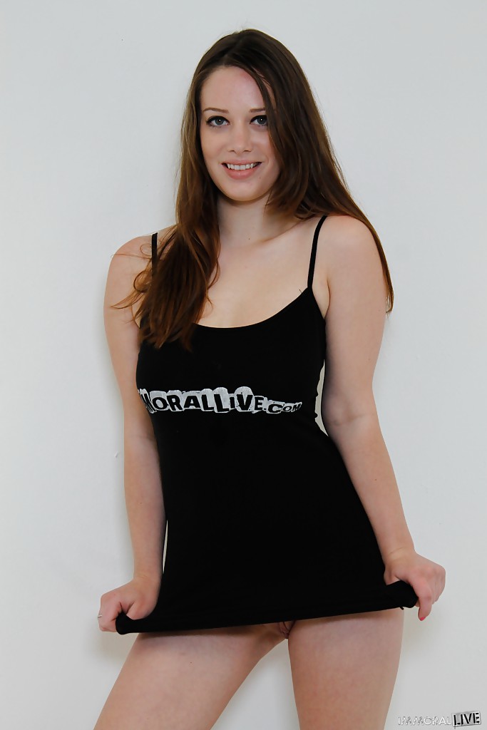 MILF Natalie Moore posing solo fully clothed in short shirt porno fotoğrafı #422632292