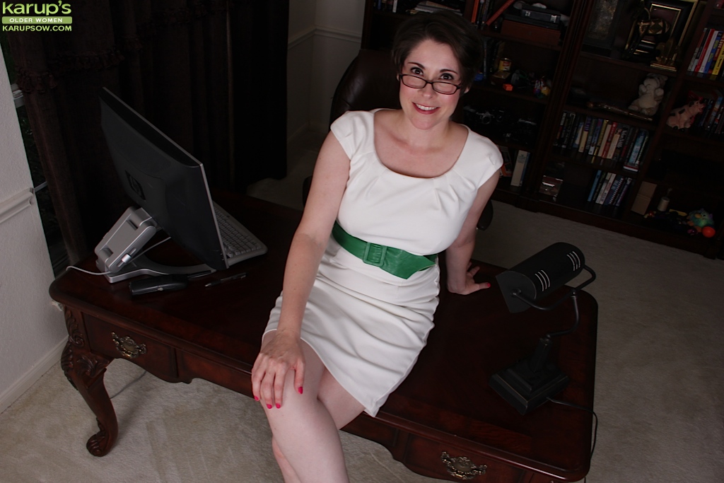 Chunky older mom in glasses Sadie Jones posing fully clothed in white dress porn photo #429051002