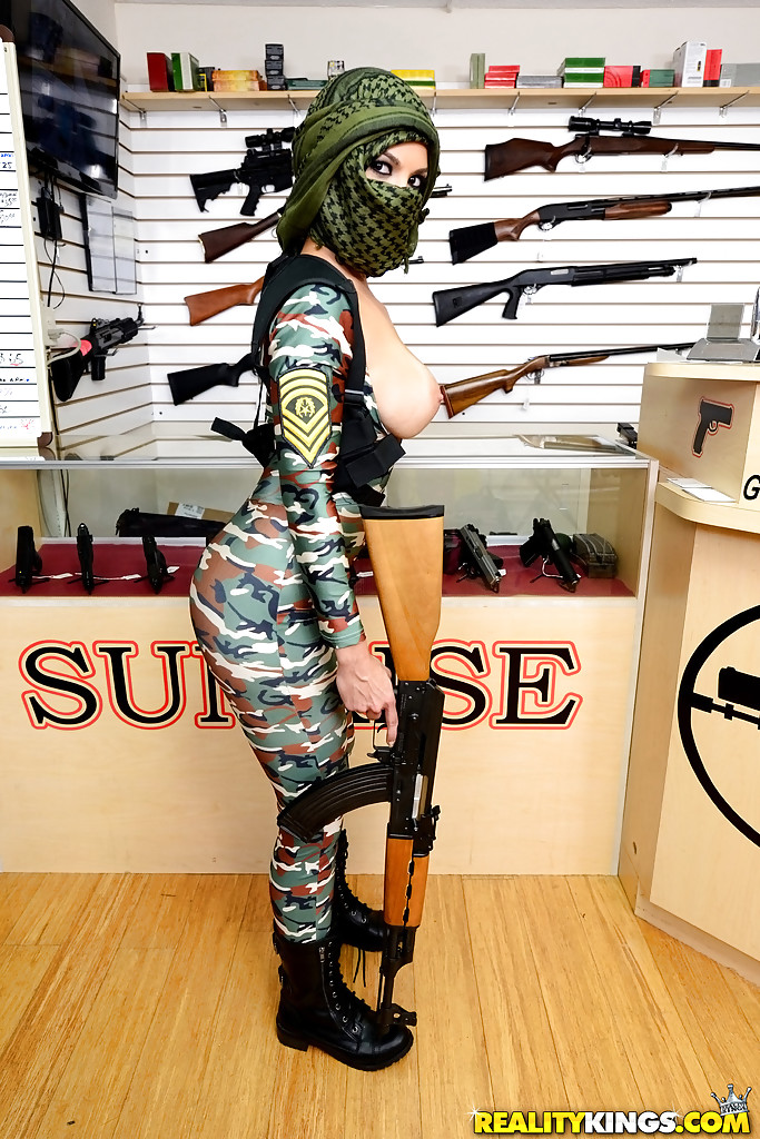 Camouflaged chick with rifle in hand lets her big natural breasts loose 色情照片 #429017607