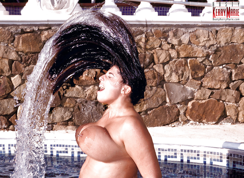 Chubby Euro MILF Kerry Marie frees large pornstar tits from bikini in pool 色情照片 #424731663 | Busty Kerry Marie Pics, Kerry Marie, Pool, 手机色情
