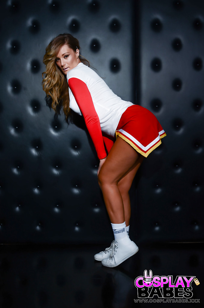 Cheerleader Elizabeth Bally frees big tits from uniform before masturbating porno fotky #423230678
