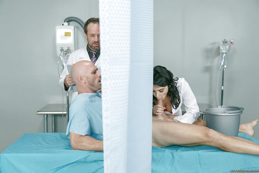 European nurse Valentina Nappi giving big cock sponge bath and blowjob foto porno #428352606