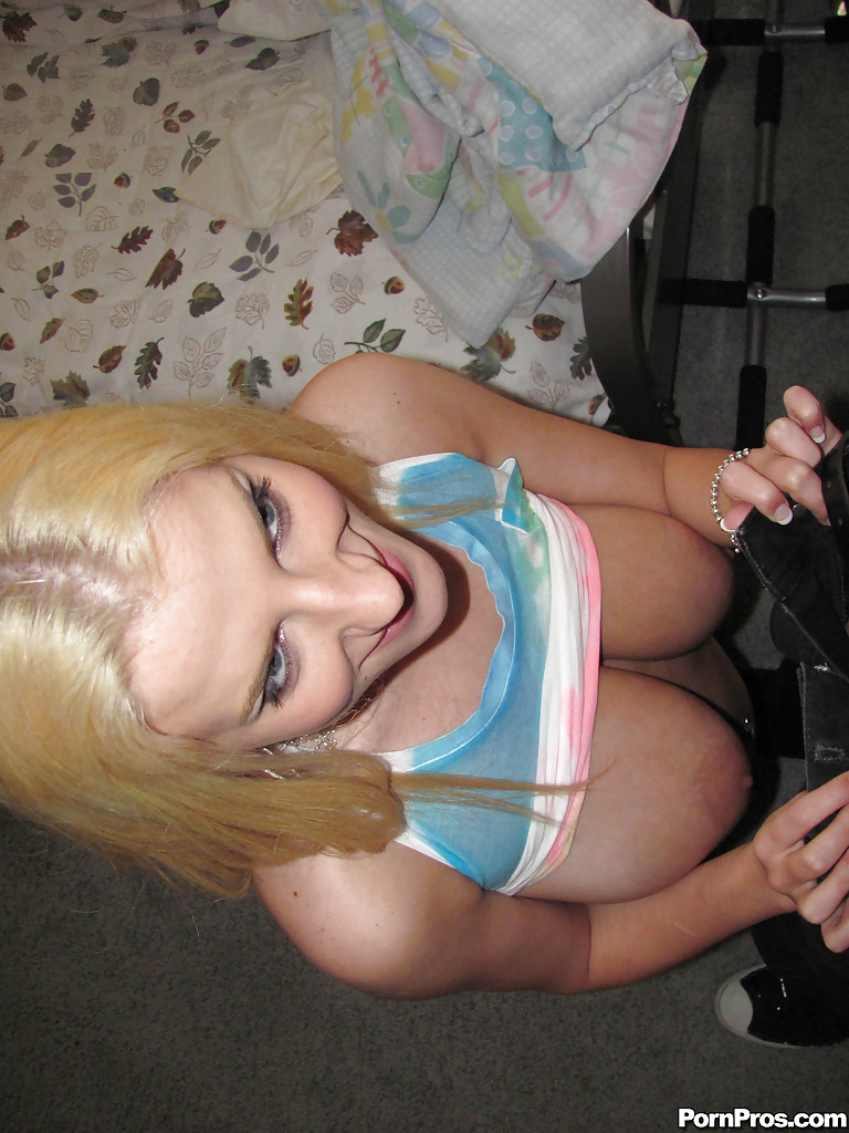Blonde teenager Halie Cummings giving large dick ball sucking BJ on her knees porn photo #423399783