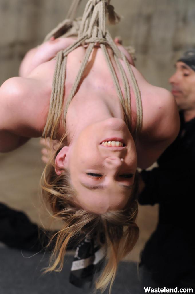 Nude female is suspended by ropes and forcefully masturbated ポルノ写真 #423259039