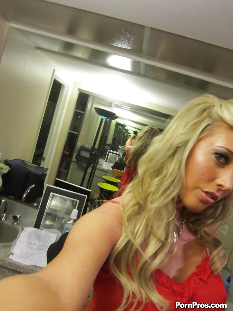 Blonde girlfriend Samantha Saint reveals her big tits and an excellent ass порно фото #425908638
