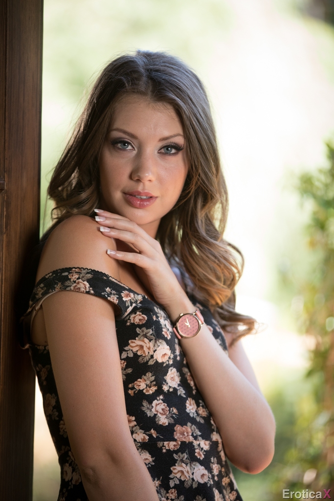 Beautiful solo model Elena Koshka shows her small tits outdoors 色情照片 #427423452