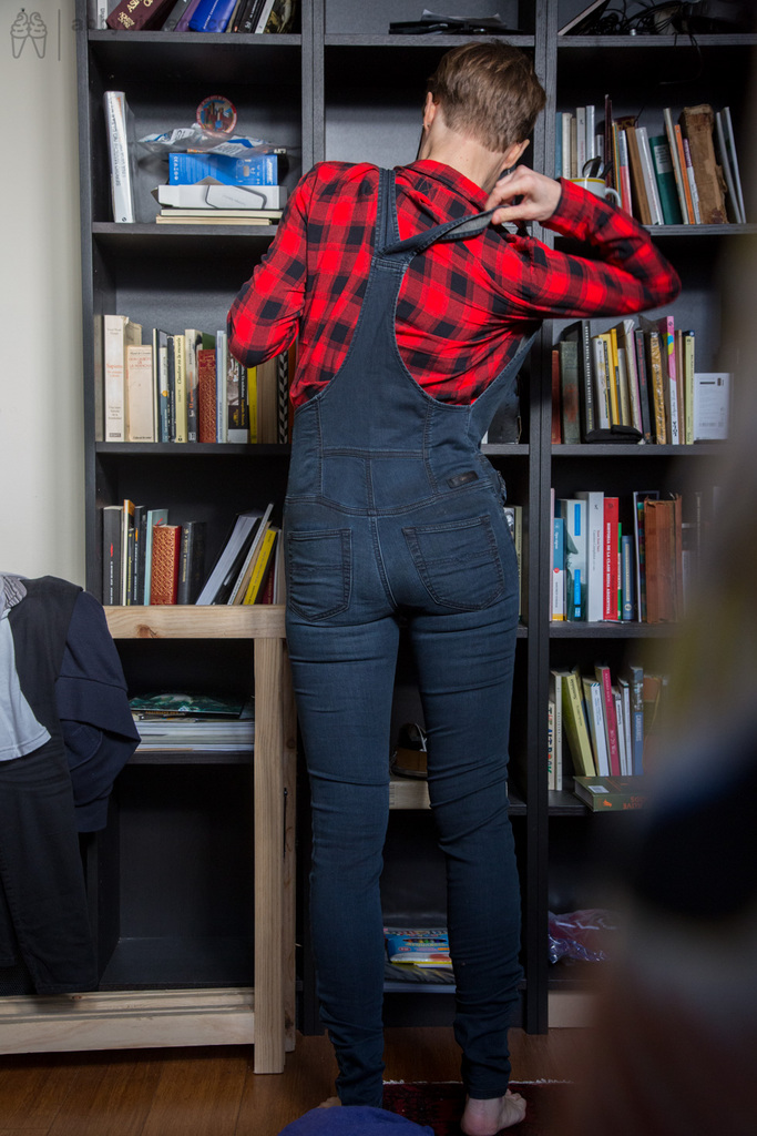 Skinny amateur Gretchen dresses herself among library stacks ポルノ写真 #429129536
