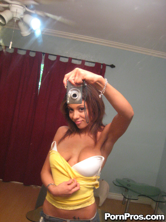 Ex-gf Priscilla Milan uncovers her big boobs while taking mirror selfies foto porno #428612620