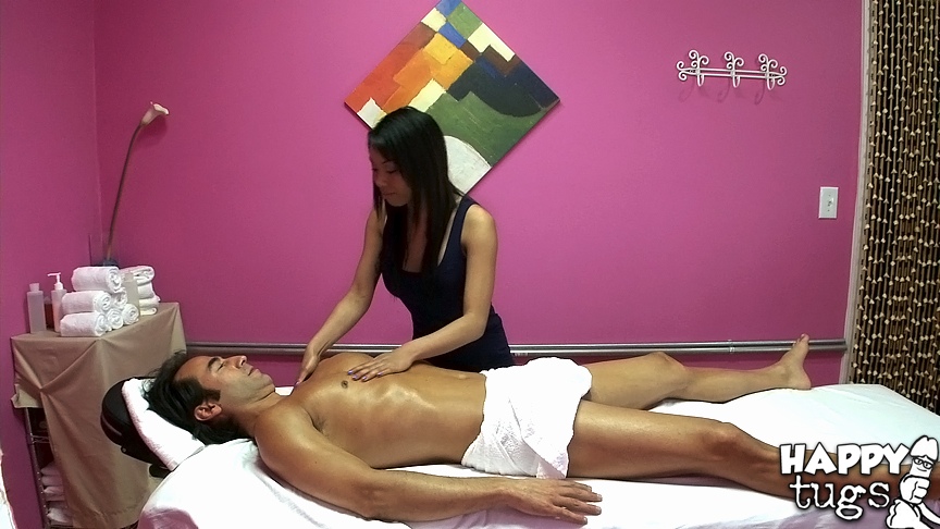 Asian masseuse goes the extra mile by fucking her client on hidden camera foto porno #427007731