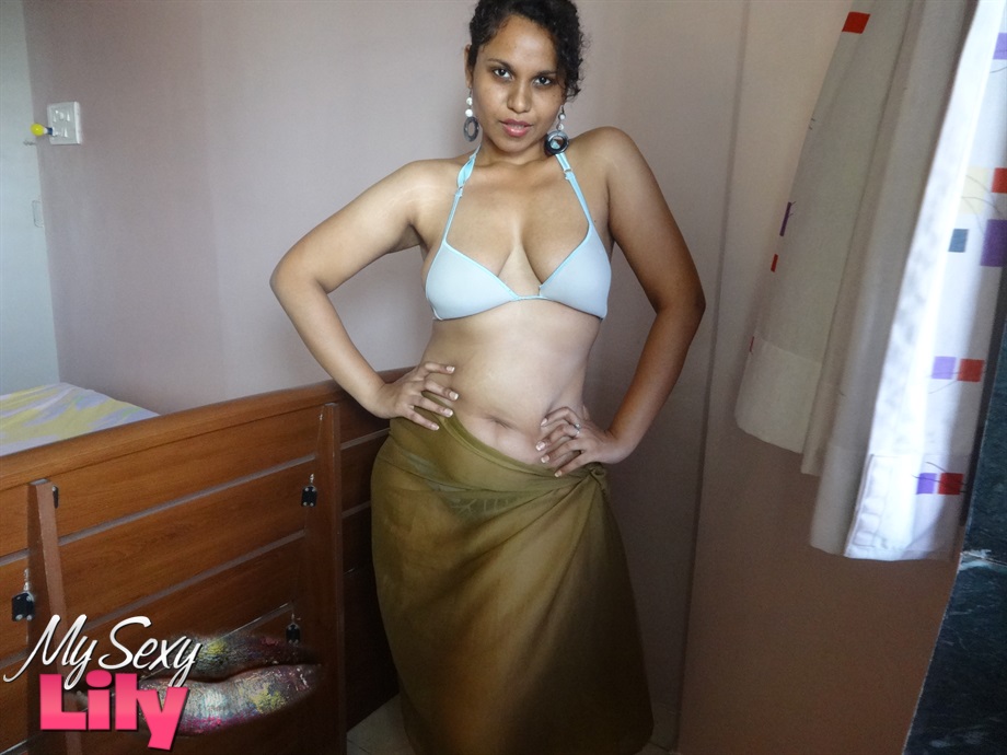 Indian woman lets a boob slip loose from her bra while being a tease porno fotky #425165612 | My Sexy Lily Pics, Sexy Lily, Indian, mobilní porno