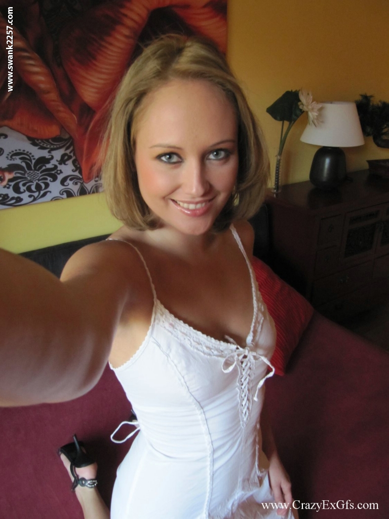 Loveable blonde babe picturing herself naked and wearing lingerie porno fotky #423879433