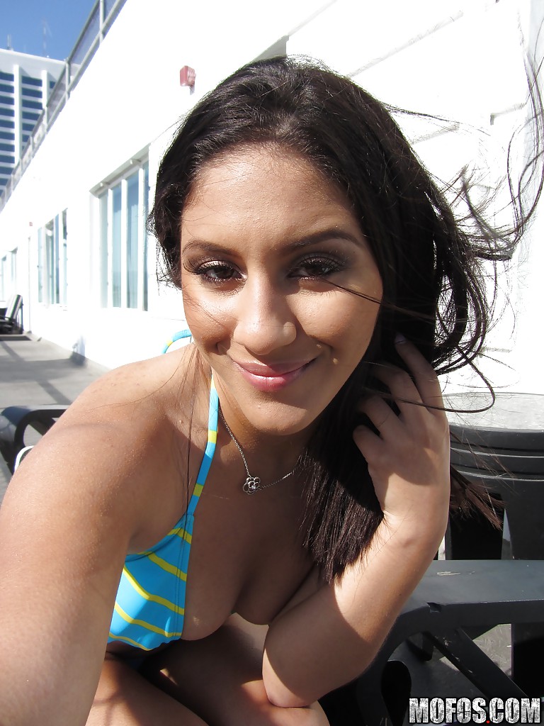 Latina Hottie In Bikini Liv Aguilera Spreading Legs Outdoor