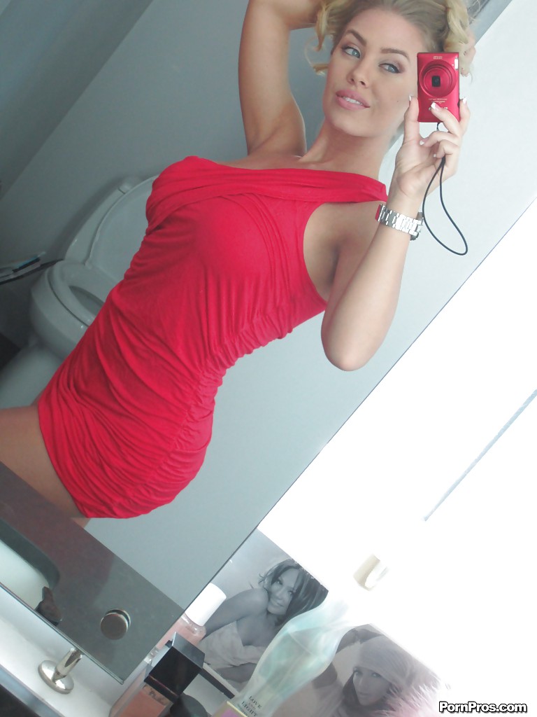 Ravishing blonde babe Nicole Aniston uncovering her gorgeous body foto porno #422656135