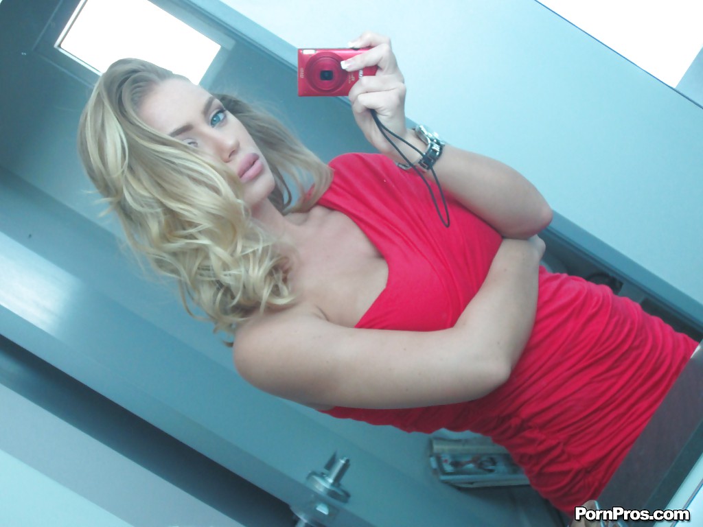 Ravishing blonde babe Nicole Aniston uncovering her gorgeous body porn photo #422656136