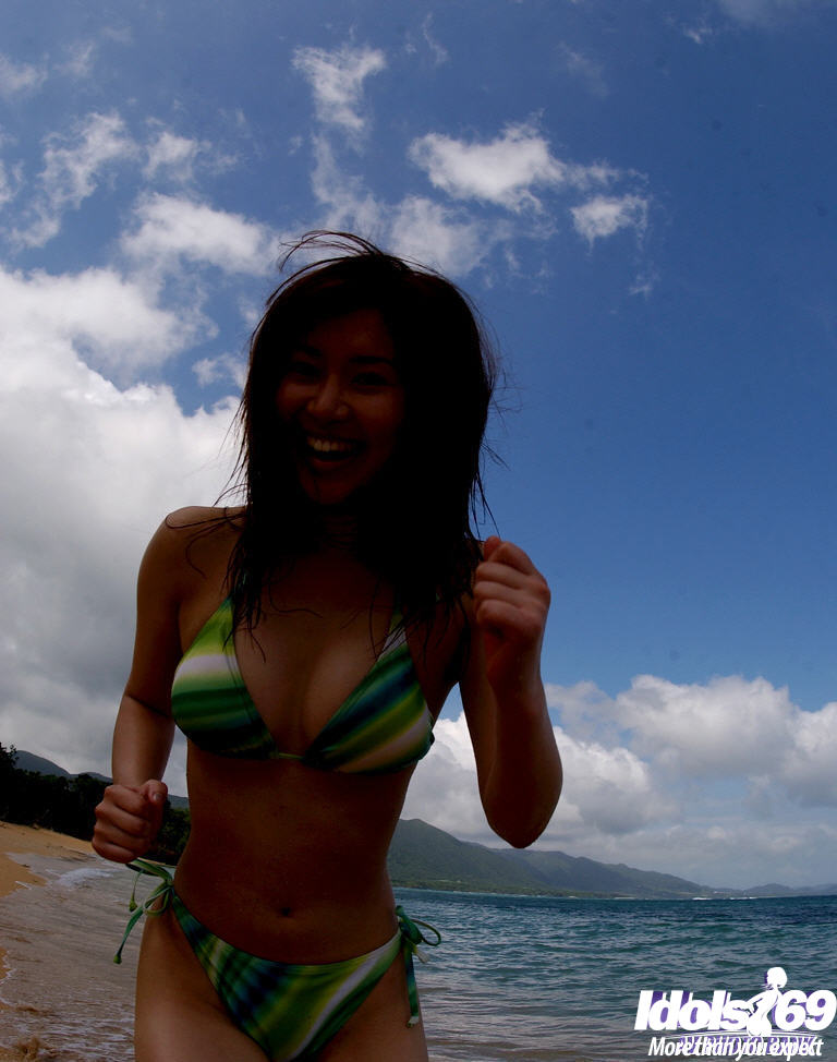 Busty asian babe Adusa Kyono slipping off her bikini outdoor foto porno #424904269