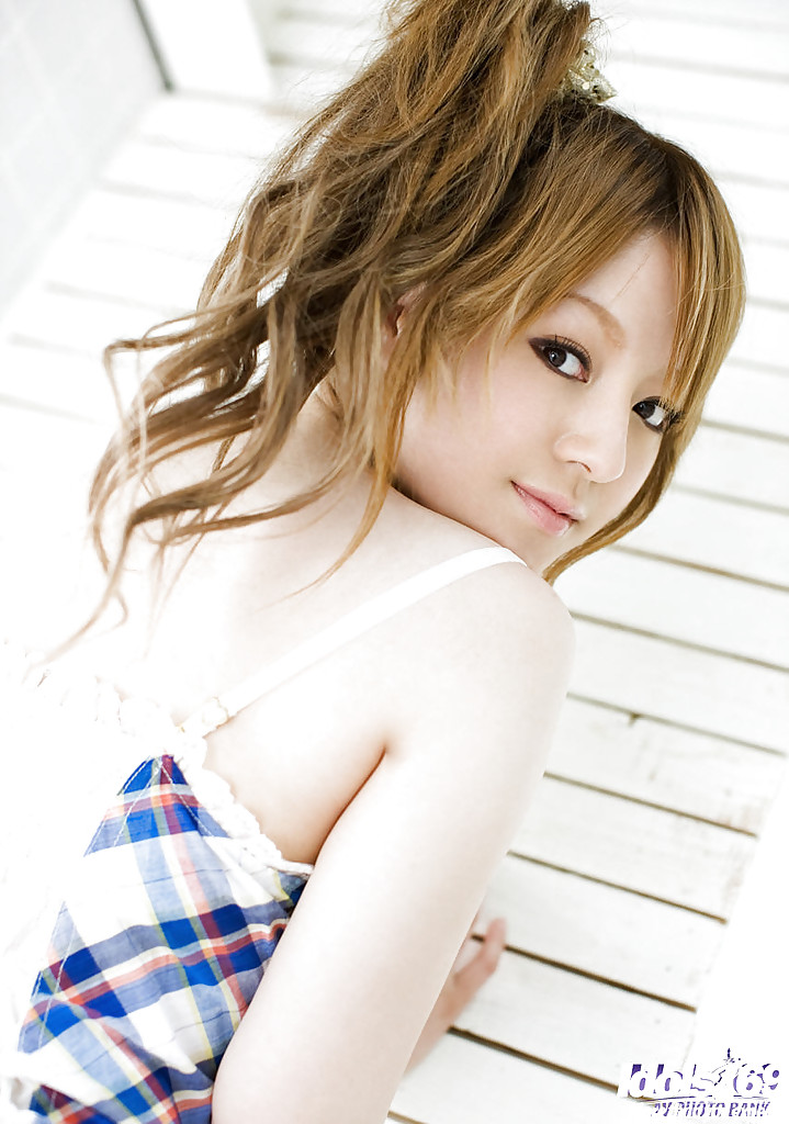 Pretty asian babe with tiny tits Ria Sakurai stripping off her dress zdjęcie porno #426951358
