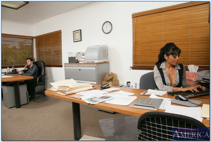 Ravishing hindu MILF Priya Anjali Rai scoring huge dick in the office 포르노 사진 #423198771