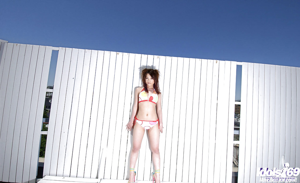 Foxy asian babe with petite ass Mai Kitamura stripping off her bikini porno foto #428417902