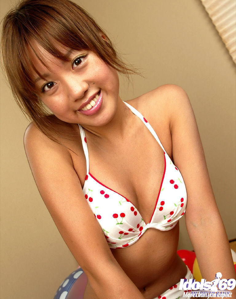 Slim asian cutie with neat fanny posing in fancy lingerie 色情照片 #427379019