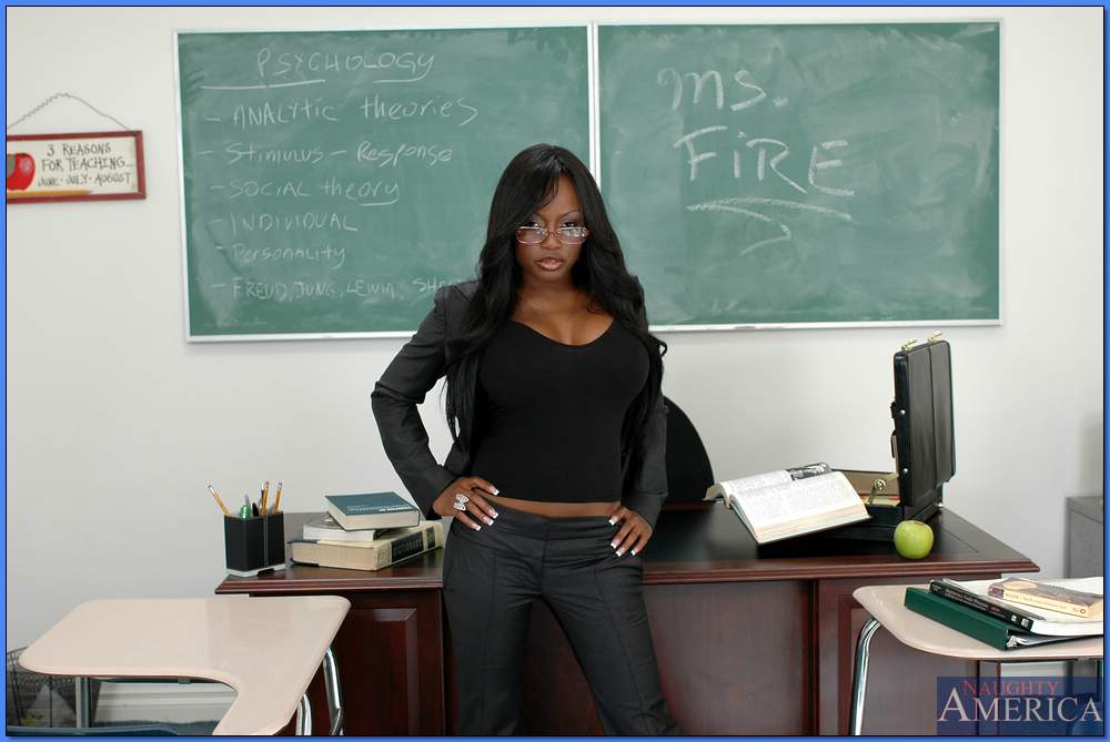 Black MILF teacher Jada Fire revealing smashing assets in class foto porno #424205319