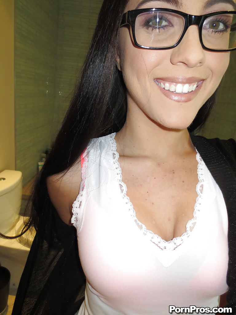 Pretty babe in glasses Roxanne Rae stripping and picturing herself 포르노 사진 #428328424 | 18 Years Old Pics, Roxanne Rae, Glasses, 모바일 포르노