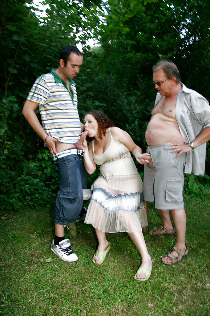 Curly-haired pregnant slut gets banged by four horny lads outdoor foto pornográfica #428375010 | Secret Friends Pics, Brandy C, Pregnant, pornografia móvel