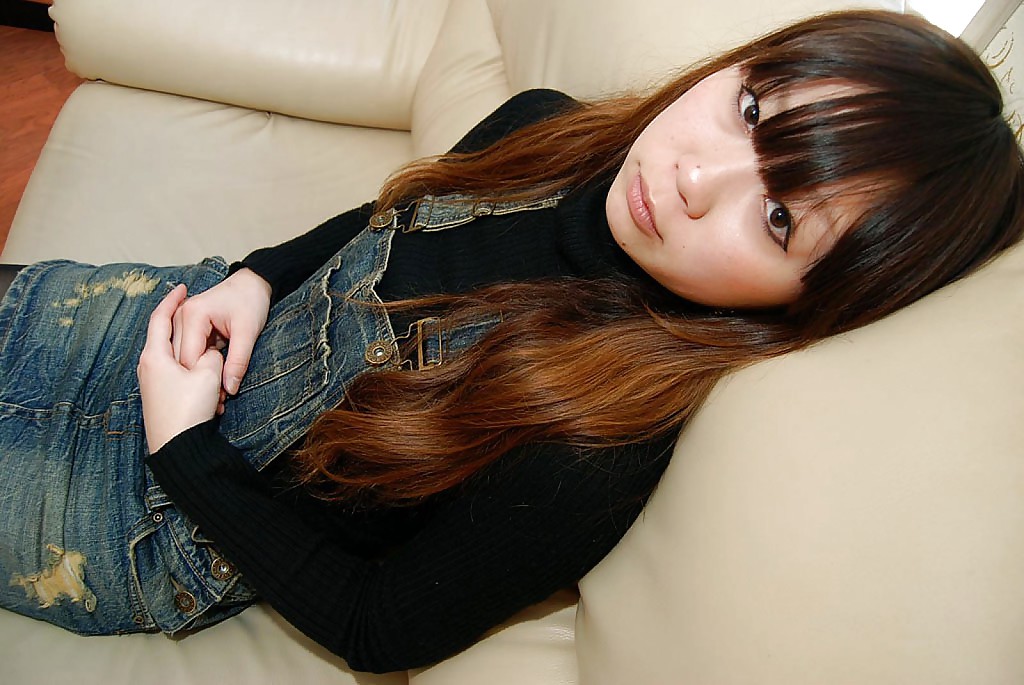 Asian teen Manami Igawa undressing and demonstrating her juicy slit zdjęcie porno #424826000