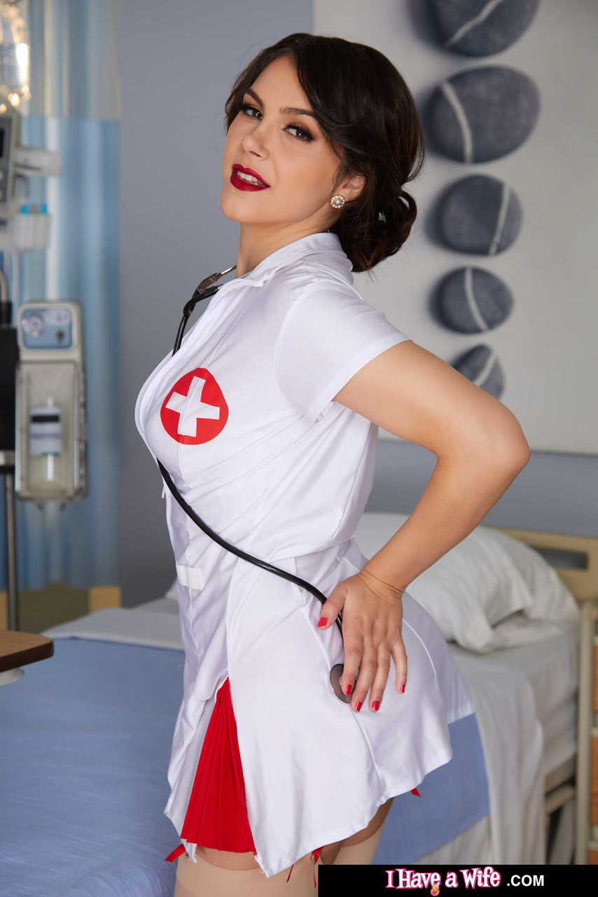 Horny Italian nurse Valentina Nappi blowing & riding a patient's big dick foto porno #424024469