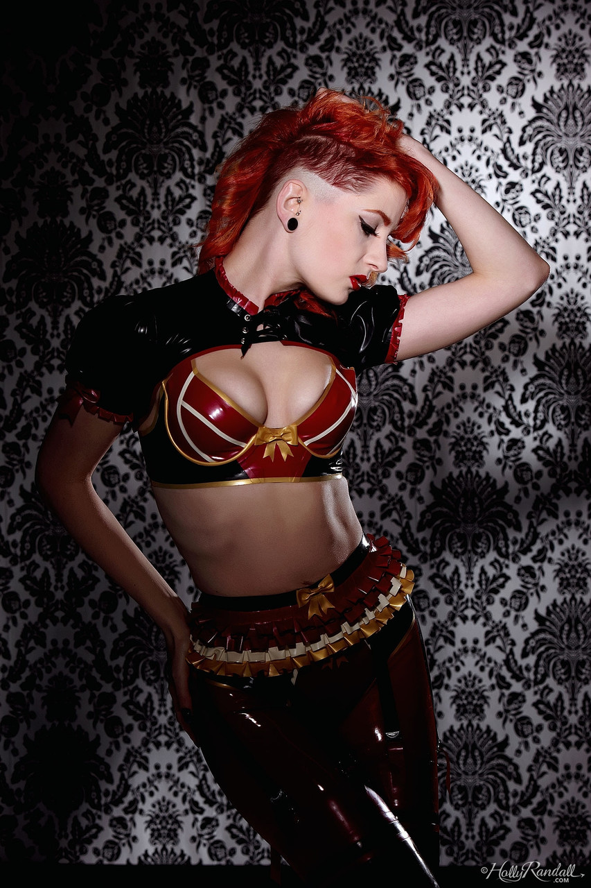 Redhead hottie Ulorin Vex shows her tiny boobs and poses in leather high heels foto porno #428602706