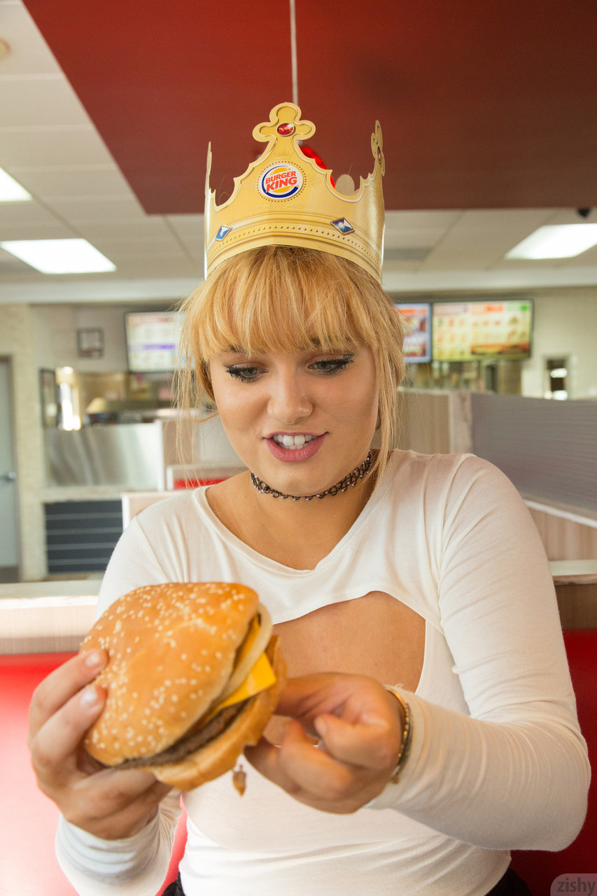 Naughty teen Gwen Stanberg licks her big boobs at the Burger King restaurant Porno-Foto #423890339 | Zishy Pics, Gwen Stanberg, Girlfriend, Mobiler Porno