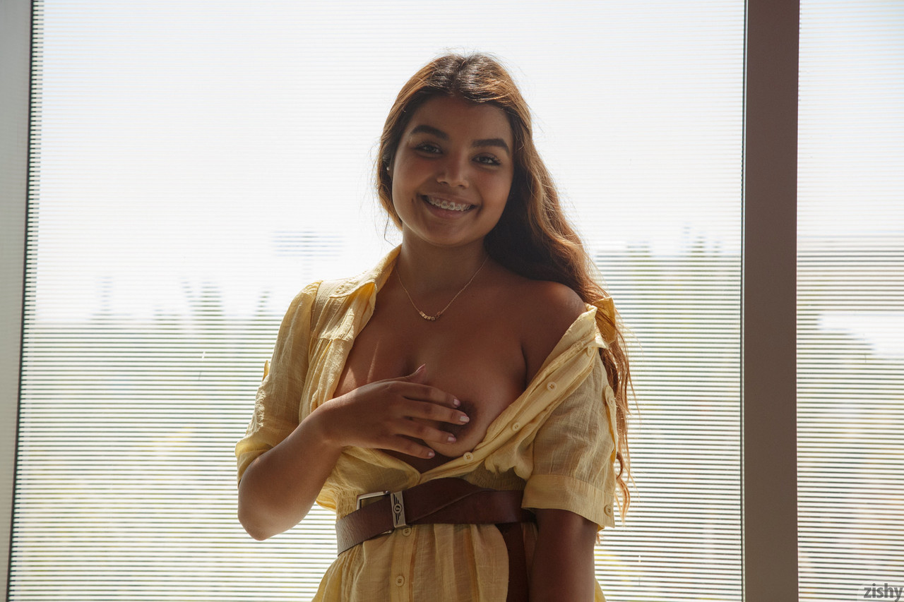 Busty teen girlfriend Jasmin Veracruz flashes her panties & booty in public 色情照片 #426320715 | Zishy Pics, Jasmin Veracruz, Latina, 手机色情