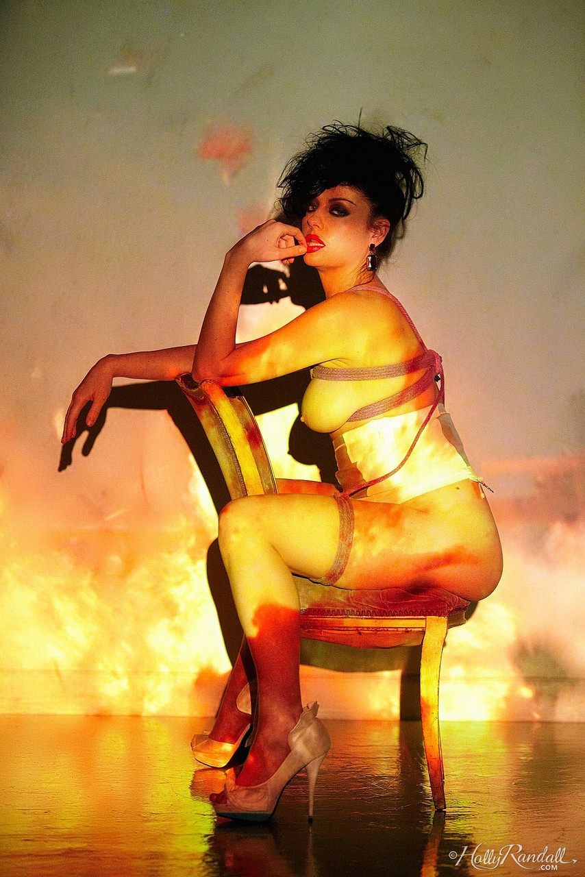 Kinky MILF Sovereign Syre poses nude with an artistic background foto pornográfica #422891872 | Holly Randall Pics, Sovereign Syre, Centerfold, pornografia móvel