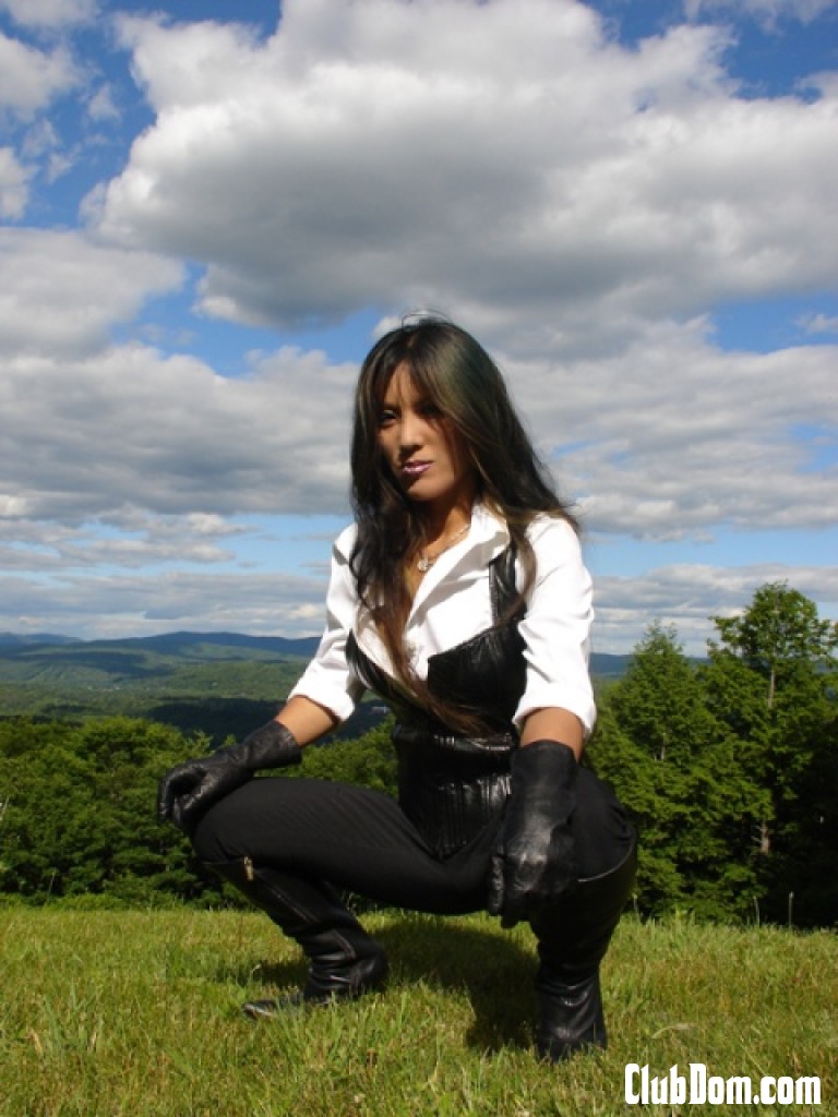 Mistress Jade Tiger whipping and torturing her poor slave outdoors foto porno #425614455
