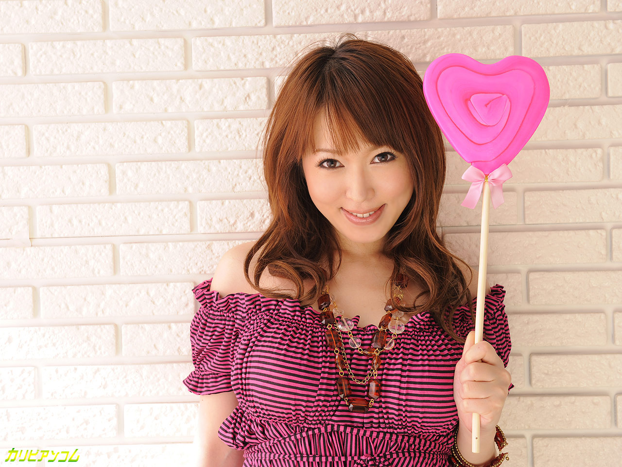 Japanese beauty Sayaka Tsuji taking her pink bra off and getting fucked zdjęcie porno #427848128