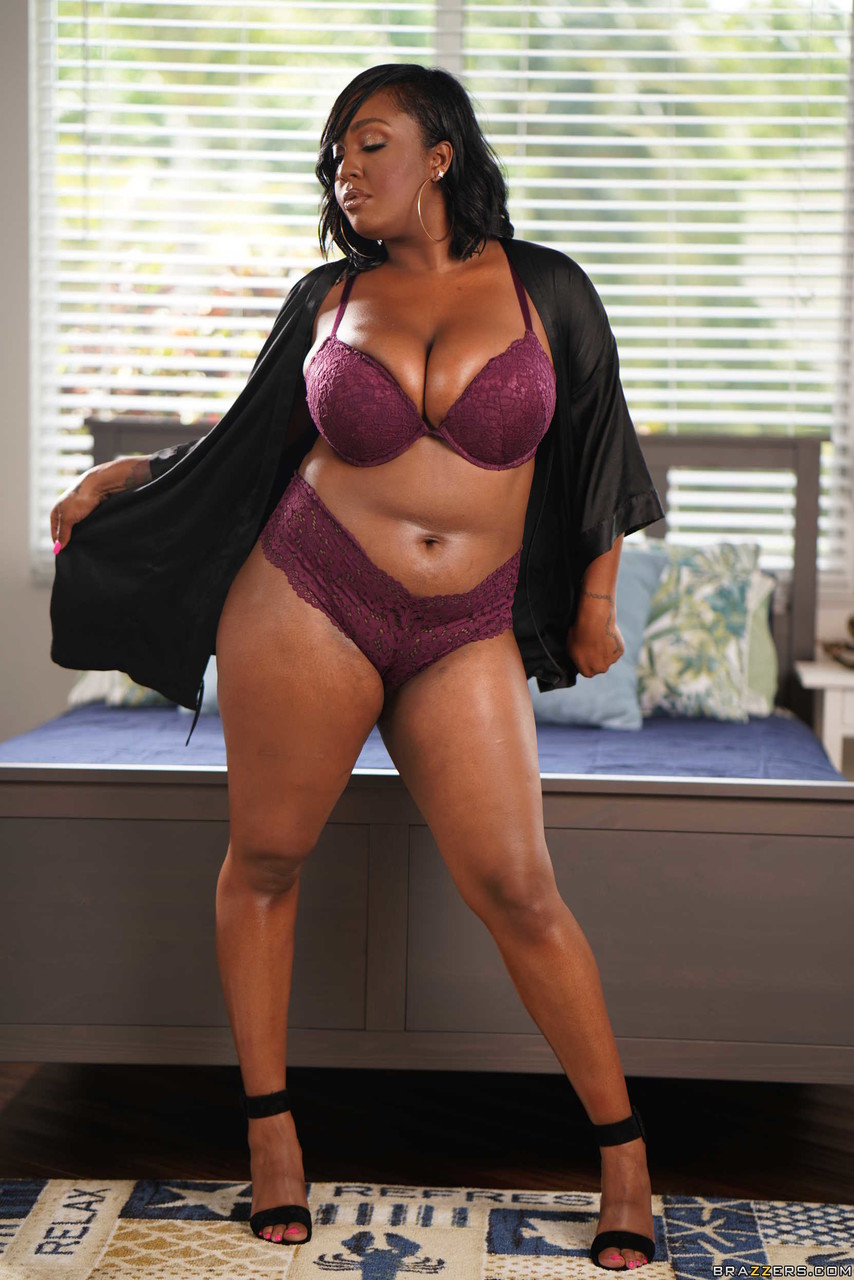 Voluptuous Ebony Layton Benton Strips Exposes Her Monster Ass Natural Tits