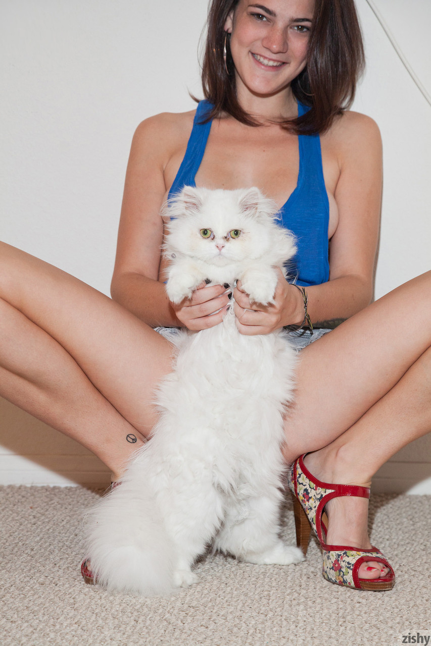 Teen girlfriend Tristan Berrimore unveils her slim body and tiny tits ポルノ写真 #427205397