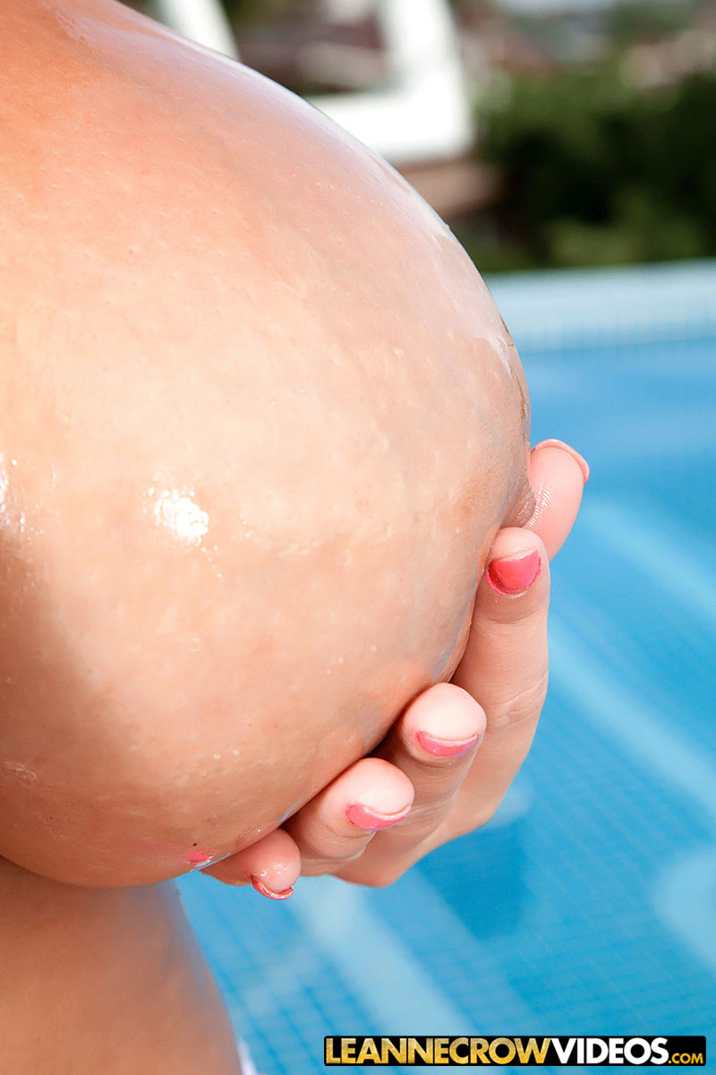 British swimmer Leanne Crow exhibits her virtuous physique while washing off in the pool.