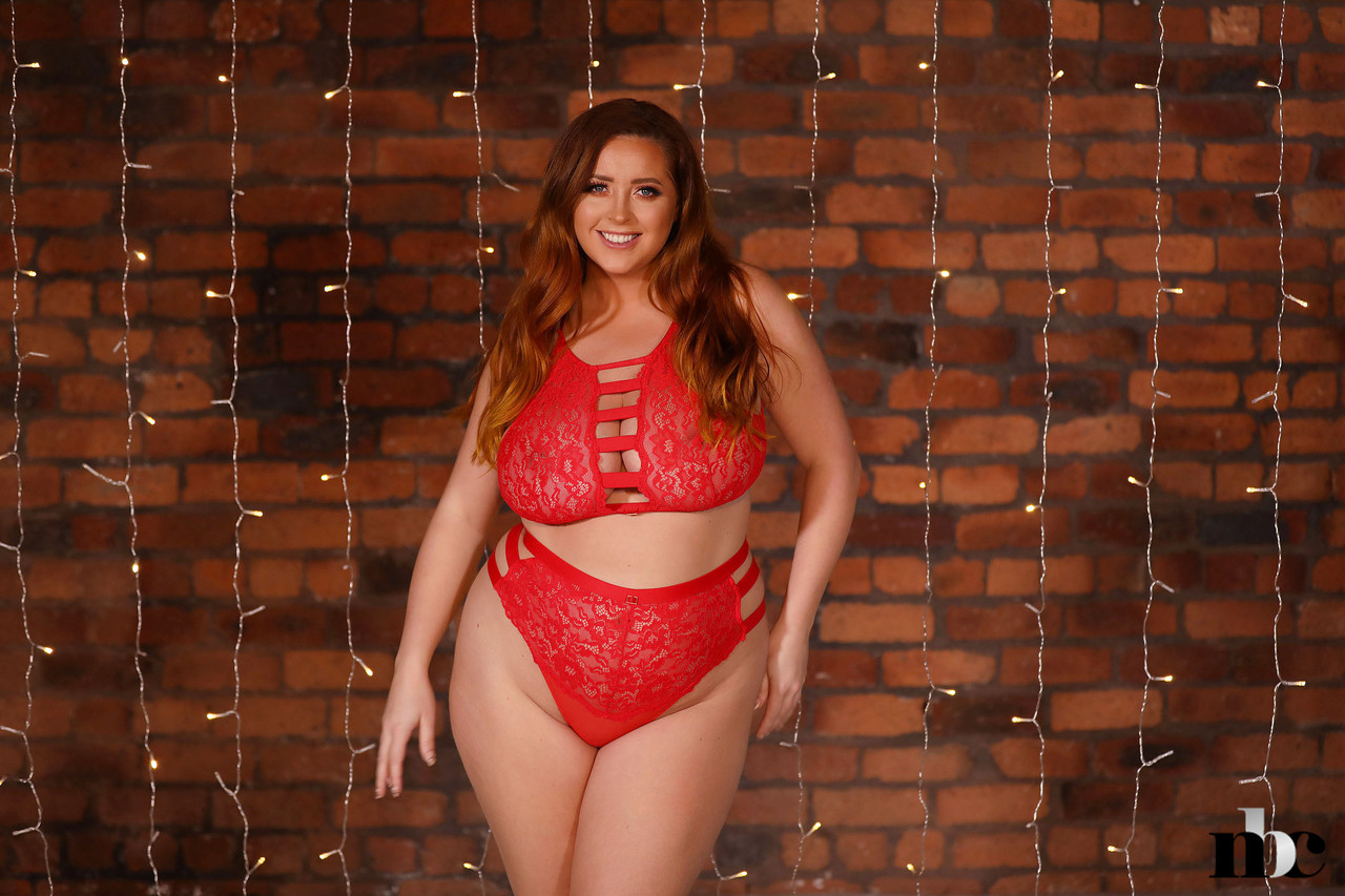 Fatty redhead model Cherrie Pie loses her red bra & shows her enormous melons porno fotoğrafı #422939483
