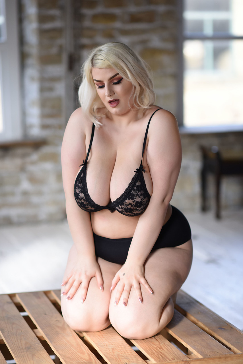 Blonde fatty Peaches flaunts her monster boobs after doffing a lacy bra ポルノ写真 #427409957 | Nothing But Curves Pics, Peaches, BBW, モバイルポルノ