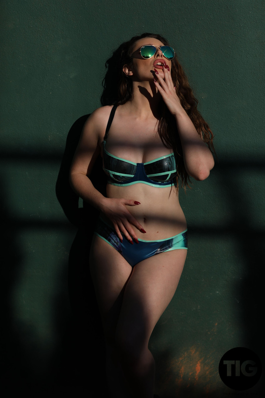 Glamorous vixen Valis Volkova exposes her beautiful natural tits photo porno #424875599