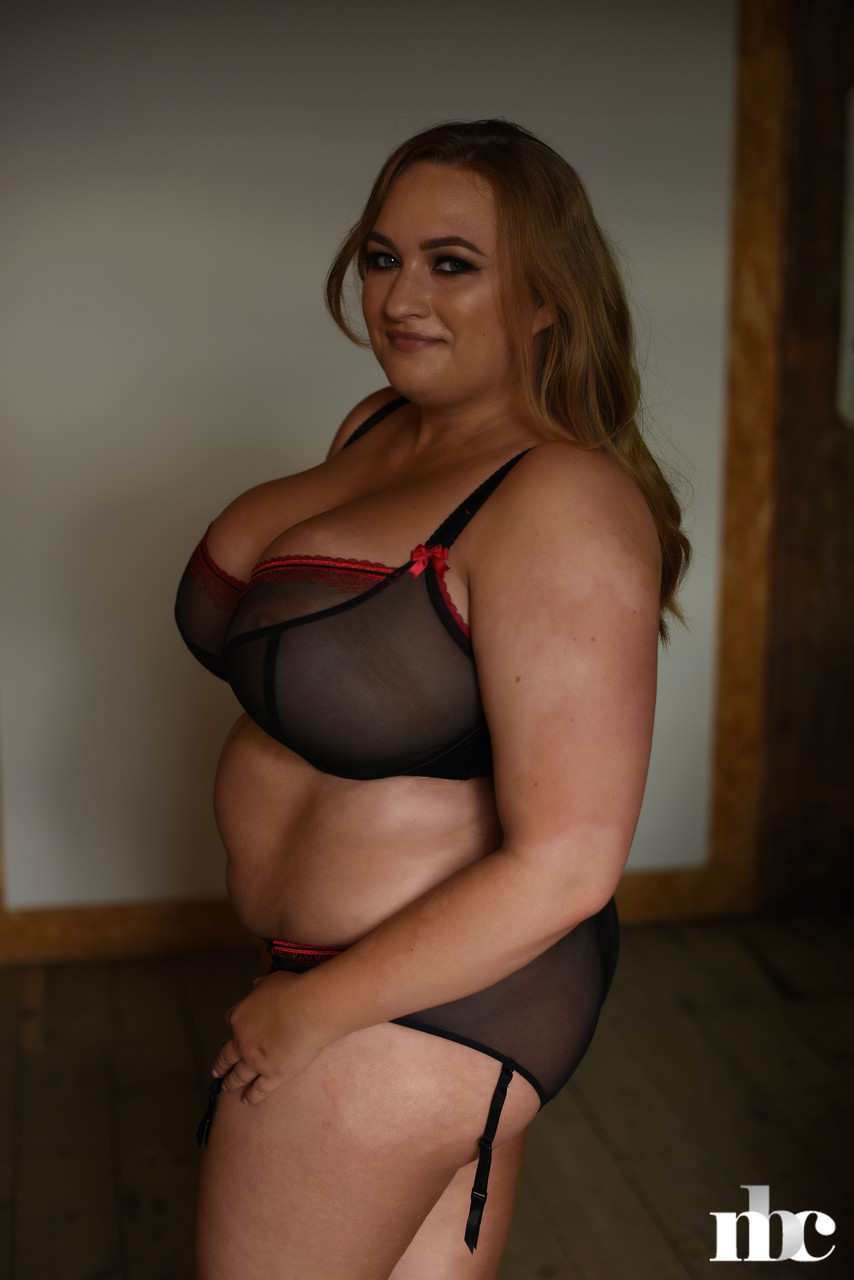 Sexy British fatty Sara Willis unveils her amazingly big natural tits foto porno #424264913 | Nothing But Curves Pics, Sara Willis, BBW, porno mobile
