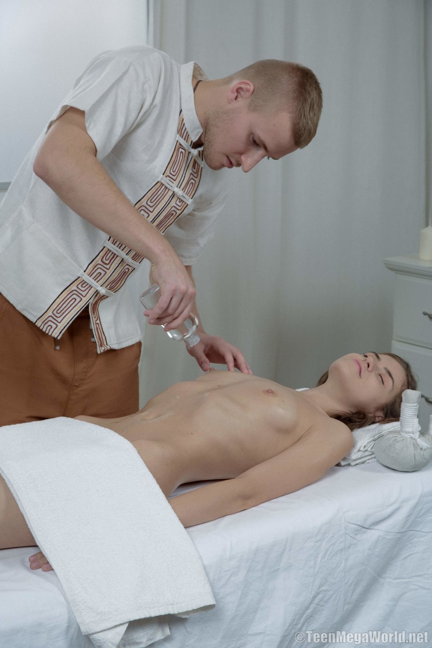 Slender teen Lera C enjoys hardcore sex with her masseur during a hot massage Porno-Foto #425271123