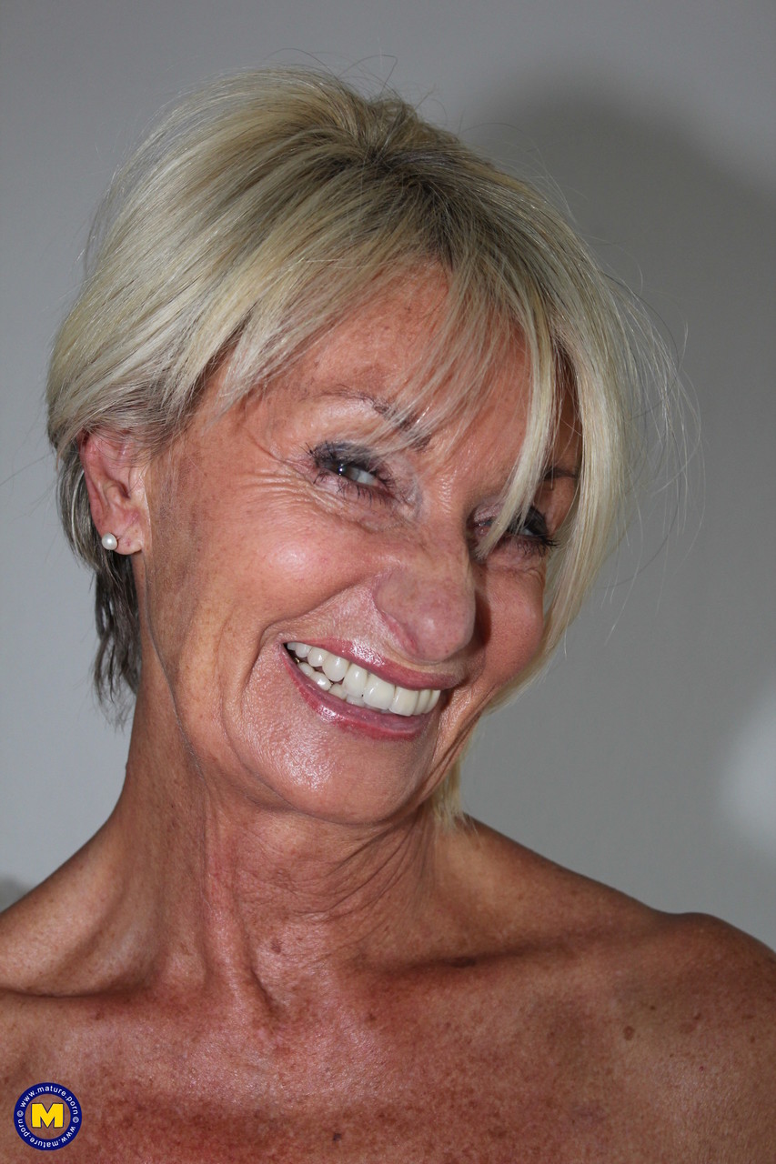 European mature with freckles Franziska shows her body in a solo foto porno #423864674