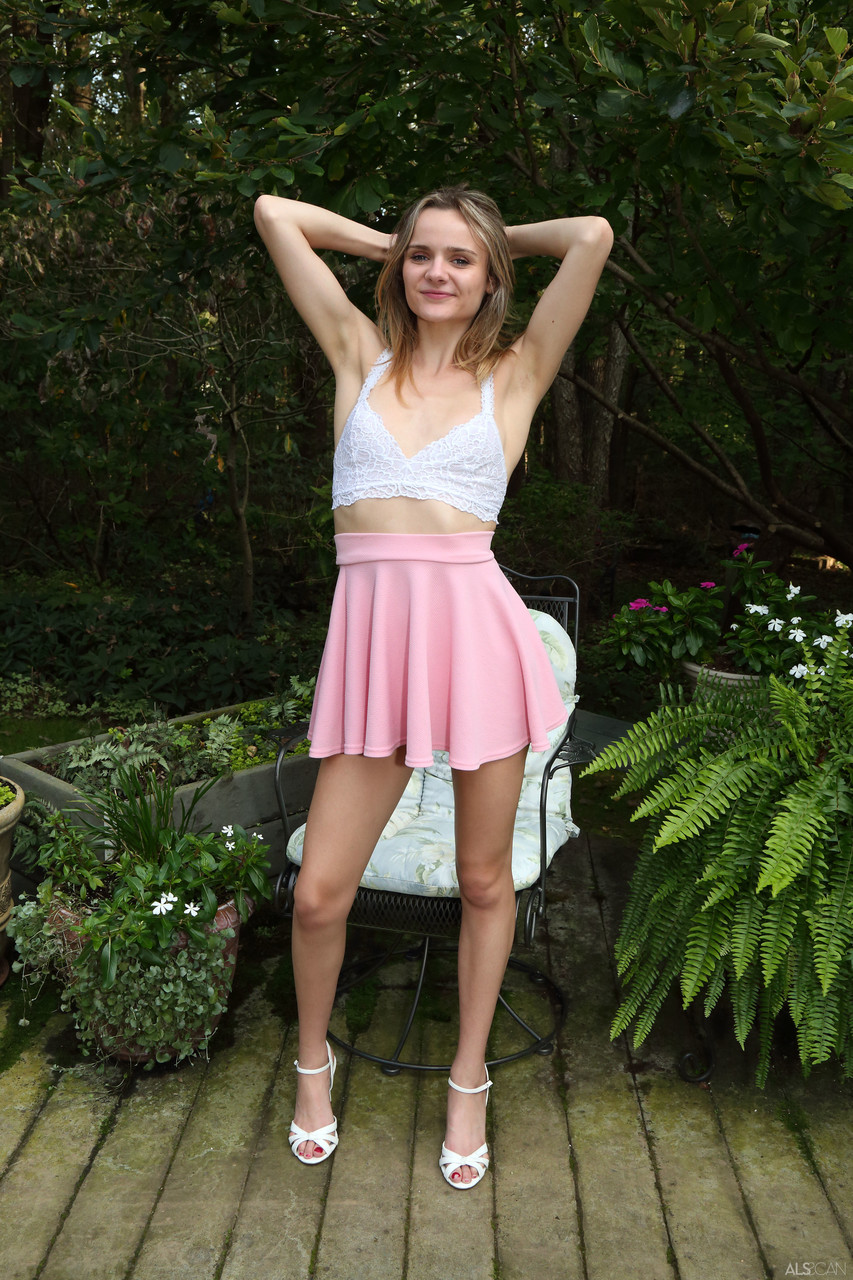 Cute American teen Addee Kate stretches and pumps her yummy pussy outdoors 色情照片 #428460197 | ALS Scan Pics, Addee Kate, Petite, 手机色情