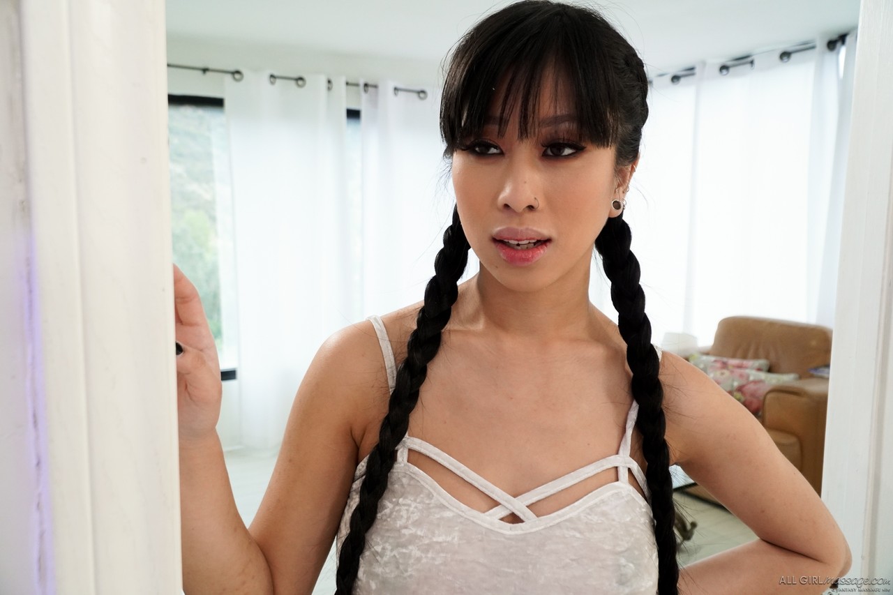 Asian masseuse Jade Kush & hottie Serena Blair devour each other's snatches foto porno #426163860