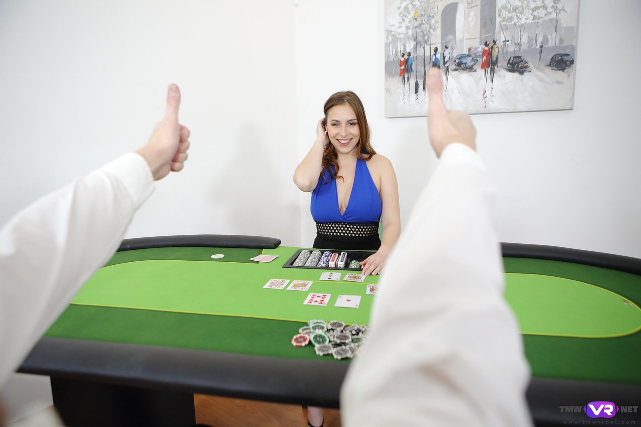 Stunning poker dealer Antonia Sainz seduces and fucks a poker player in POV 色情照片 #422469601