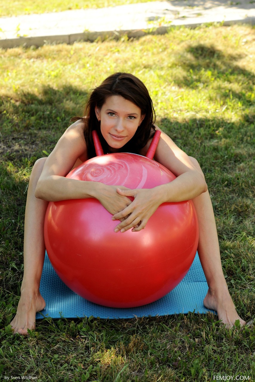Brunette amateur Susuir shows her stunning curves and poses on a yoga ball photo porno #424172784